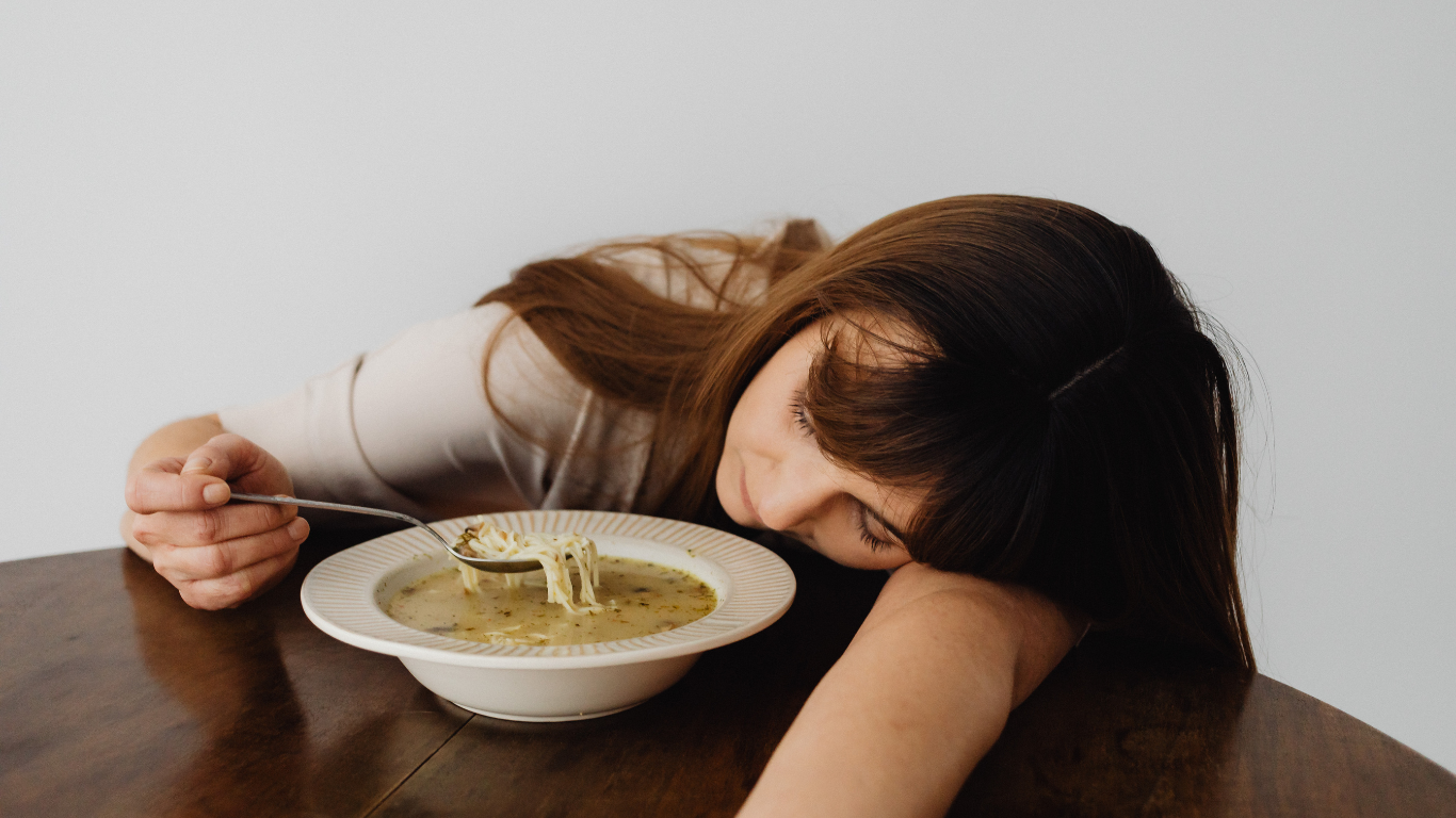 Cómo lo que comes y bebes influye en tu estrés (y en tus niveles de cortisol)